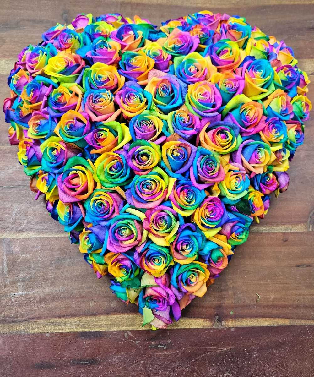 Funeral piece Rainbow heart Medium (+100 roses)